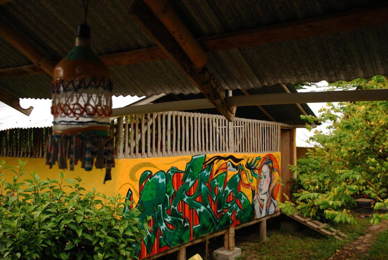 Maracumbo Lodge Mompiche Exterior photo
